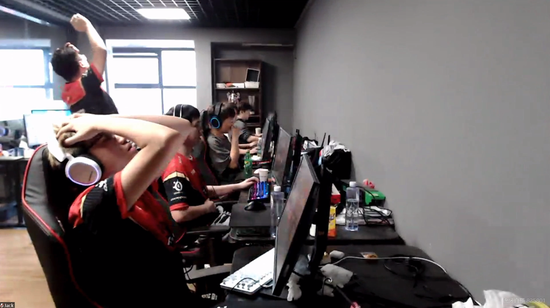 杭州举办老年电竞赛吸引55岁以上老人积极参与